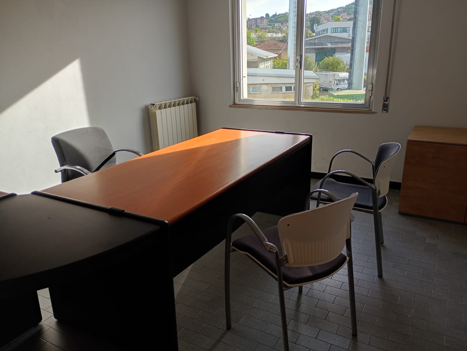 Ufficio libero in affitto a la spezia tutto compreso